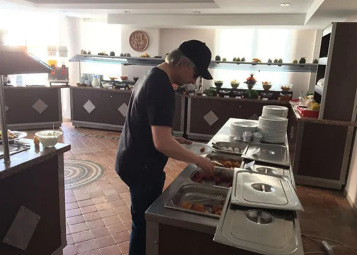 阿塔克公寓式酒店 4* 阿拉尼亚