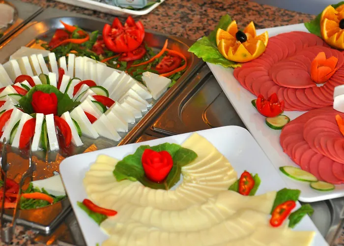 阿塔克公寓式酒店 4* 阿拉尼亚